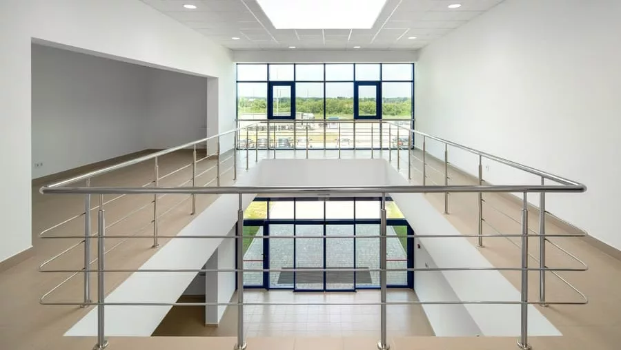 Завод Leoni всередині офісного корпусу