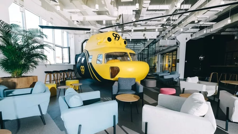 Lift 99 унікальність проєкту - гвинтокрил в офісі