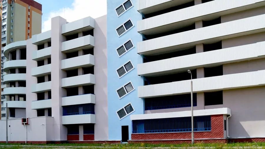 Паркинг на Драгоманова вигляд ззовні