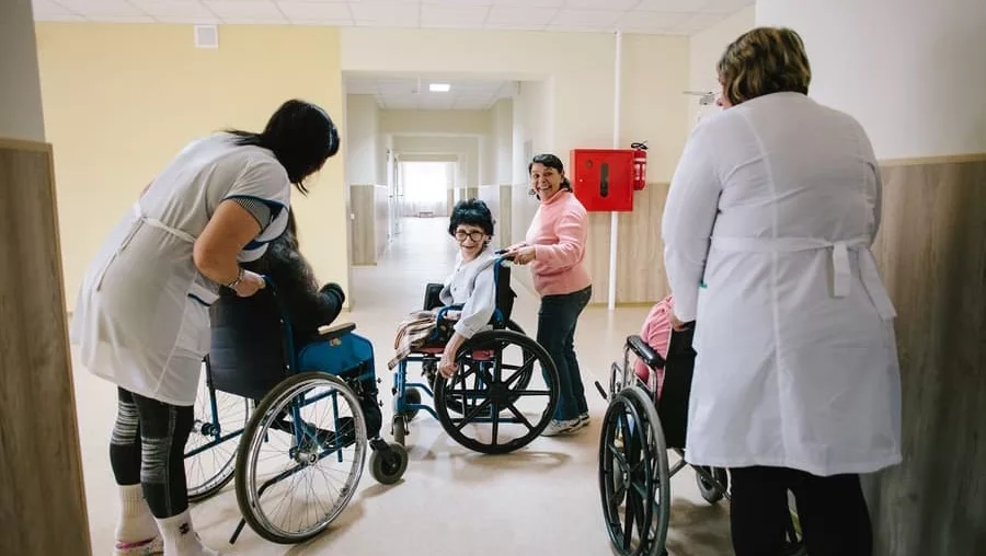 Психоневрологічний інтернат Оскіл - загальний коридор з хворими