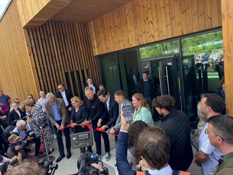 Unbroken - відкриття